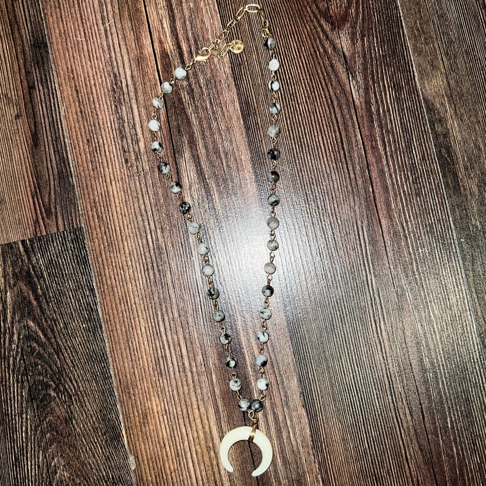 super cute marbled horn necklace